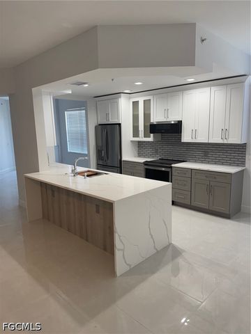 3063 Horizon LN 1501, Naples, FL 34109