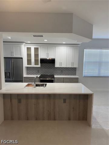 3063 Horizon LN 1501, Naples, FL 34109