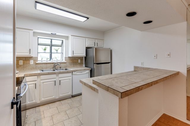 15221 Berry Trail 304, Dallas, TX 75248