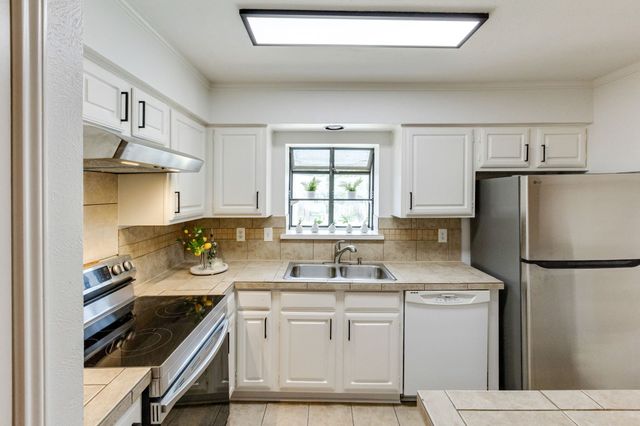 15221 Berry Trail 304, Dallas, TX 75248