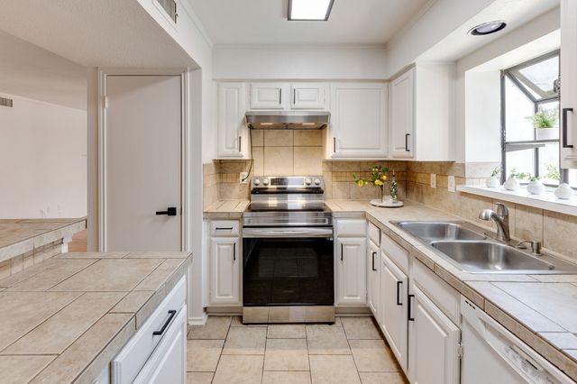 15221 Berry Trail 304, Dallas, TX 75248