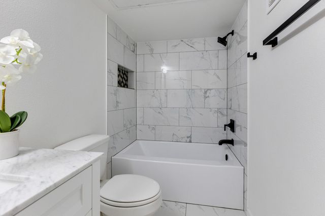 15221 Berry Trail 304, Dallas, TX 75248
