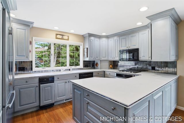 309 Glen Garry Court, Holland, MI 49423