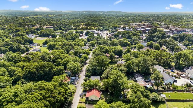 517 W 5th St, Columbia, TN 38401