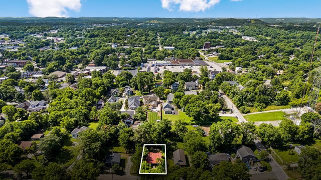 517 W 5th St, Columbia, TN 38401