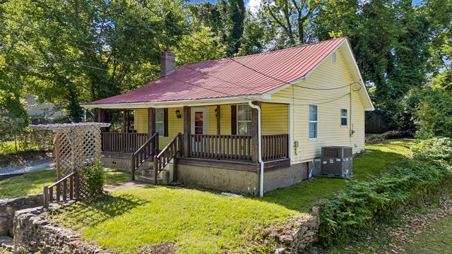 517 W 5th St, Columbia, TN 38401