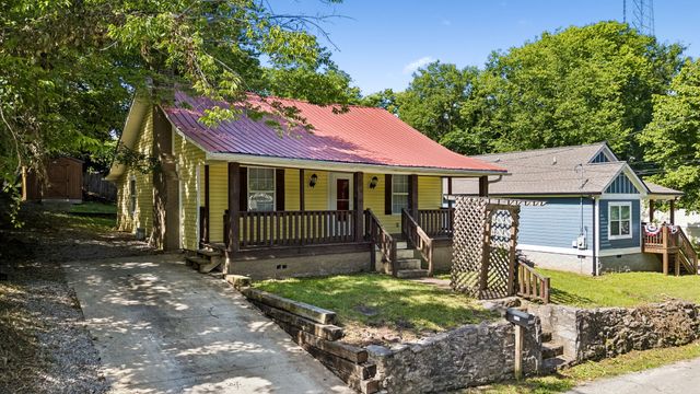 517 W 5th St, Columbia, TN 38401
