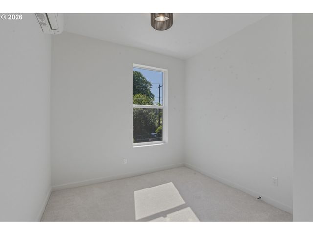 6189 N Albina Ave 1, Portland, OR 97217