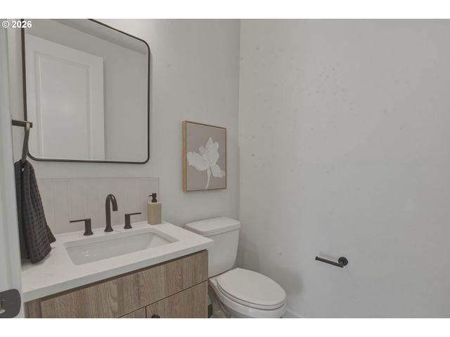 6189 N Albina Ave 1, Portland, OR 97217
