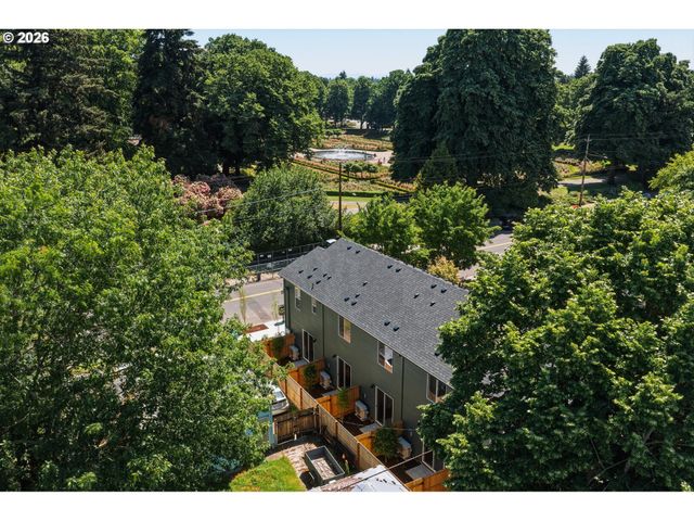 6189 N Albina Ave 1, Portland, OR 97217