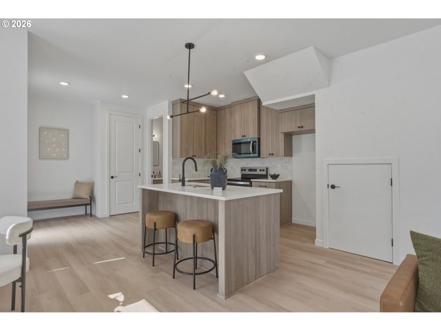 6189 N Albina Ave 1, Portland, OR 97217
