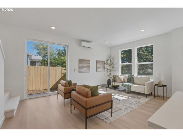 6189 N Albina Ave 1, Portland, OR 97217