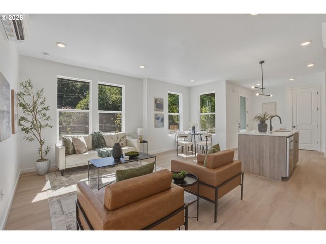 6189 N Albina Ave 1, Portland, OR 97217