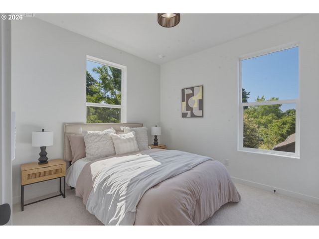 6189 N Albina Ave 1, Portland, OR 97217