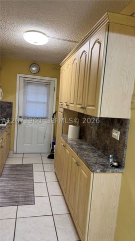 160 NE 203rd Ter E20, Miami Gardens, FL 33179