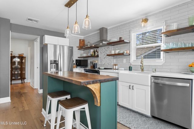 15392 Three Rivers Road, Biloxi, MS 39532