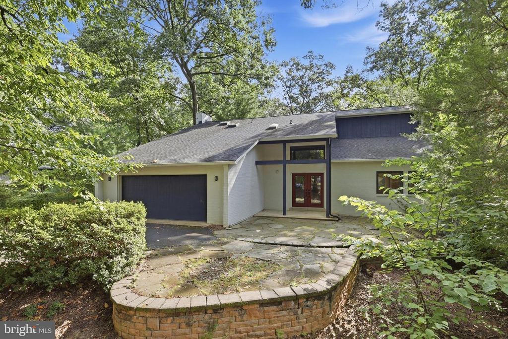 2025 MOCK ORANGE CT, Reston, VA 20191