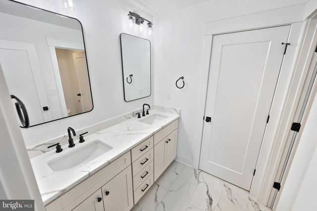 1020 TRINITY RD, York, PA 17408