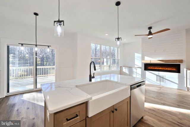 1020 TRINITY RD, York, PA 17408