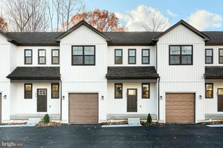 1020 TRINITY RD, York, PA 17408