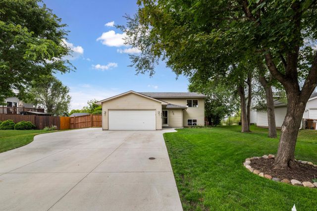 9430 Hale Avenue S, Cottage Grove, MN 55016
