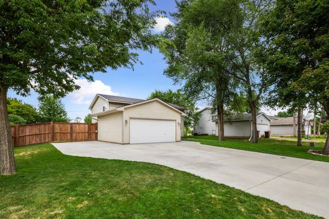 9430 Hale Avenue S, Cottage Grove, MN 55016