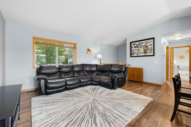 9430 Hale Avenue S, Cottage Grove, MN 55016