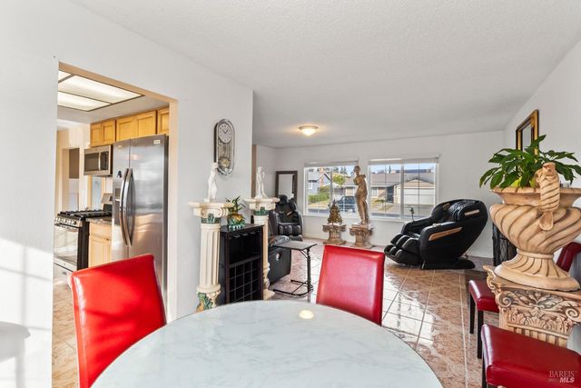 160 Bristol Dr, Vacaville, CA 95687