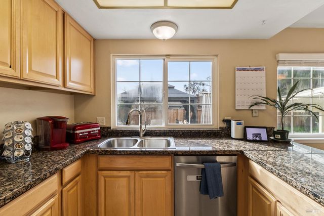 160 Bristol Dr, Vacaville, CA 95687