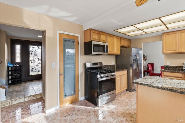 160 Bristol Dr, Vacaville, CA 95687