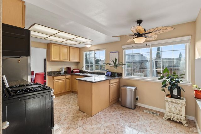 160 Bristol Dr, Vacaville, CA 95687