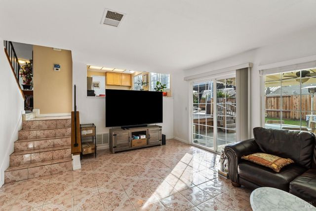 160 Bristol Dr, Vacaville, CA 95687