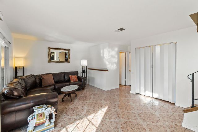 160 Bristol Dr, Vacaville, CA 95687