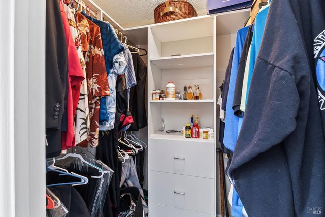 160 Bristol Dr, Vacaville, CA 95687