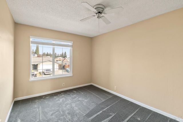 160 Bristol Dr, Vacaville, CA 95687