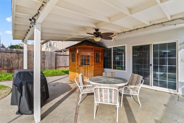 160 Bristol Dr, Vacaville, CA 95687