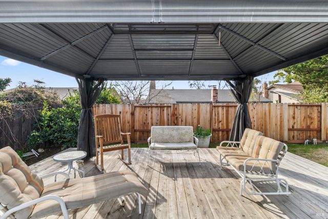 160 Bristol Dr, Vacaville, CA 95687