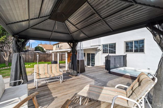 160 Bristol Dr, Vacaville, CA 95687