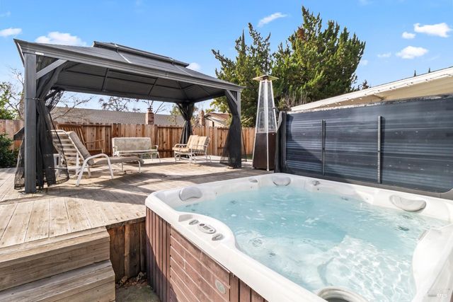 160 Bristol Dr, Vacaville, CA 95687