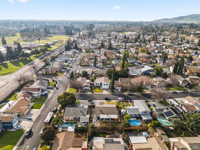 160 Bristol Dr, Vacaville, CA 95687