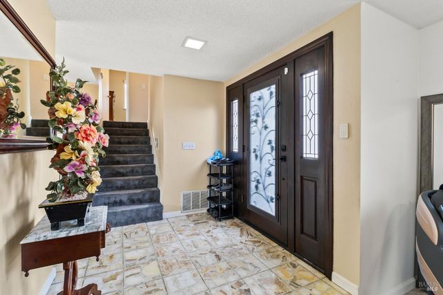 160 Bristol Dr, Vacaville, CA 95687