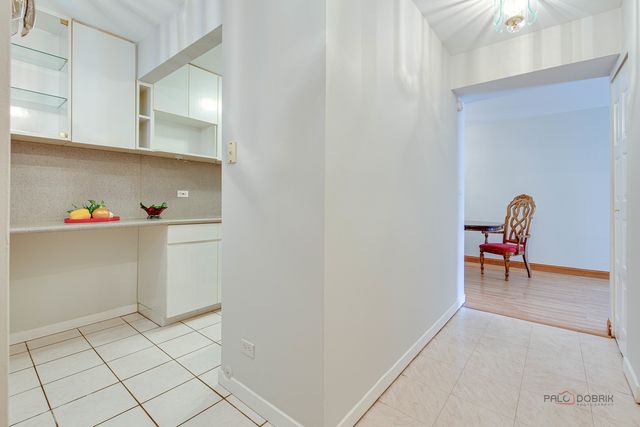 9 Oak Creek Drive 1903, Buffalo Grove, IL 60089