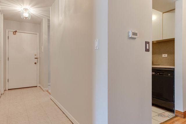 9 Oak Creek Drive 1903, Buffalo Grove, IL 60089