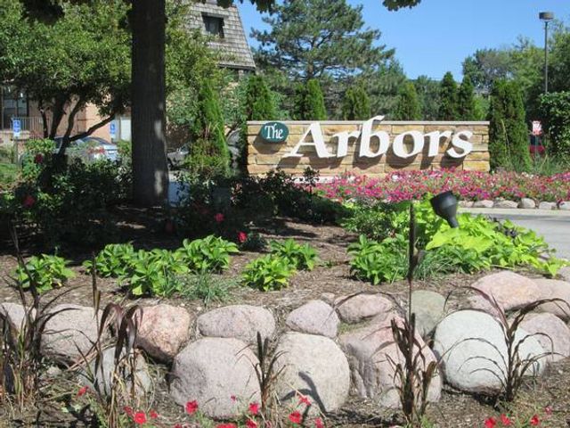 9 Oak Creek Drive 1903, Buffalo Grove, IL 60089