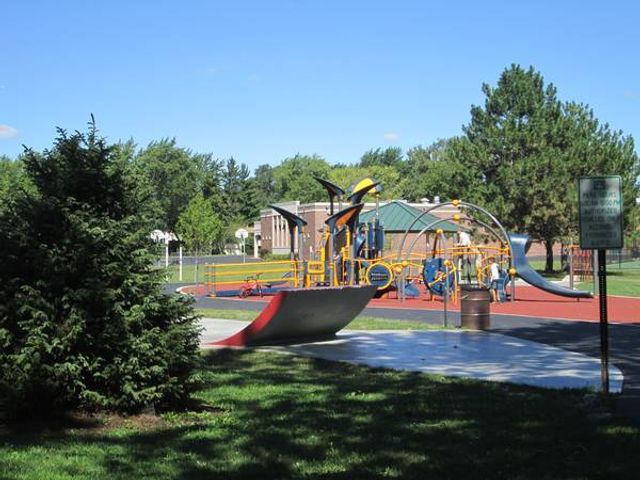 9 Oak Creek Drive 1903, Buffalo Grove, IL 60089