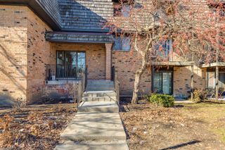 9 Oak Creek Drive 1903, Buffalo Grove, IL 60089