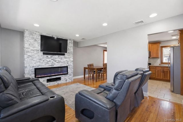 120 Willow Street, Massapequa Park, NY 11762