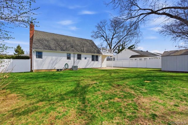 120 Willow Street, Massapequa Park, NY 11762
