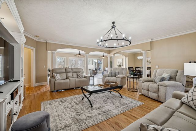 2049 Liebengood Rd, Goodlettsville, TN 37072