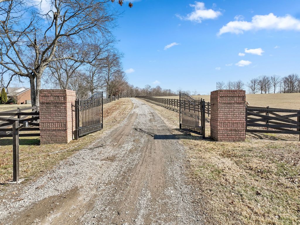 2049 Liebengood Rd, Goodlettsville, TN 37072